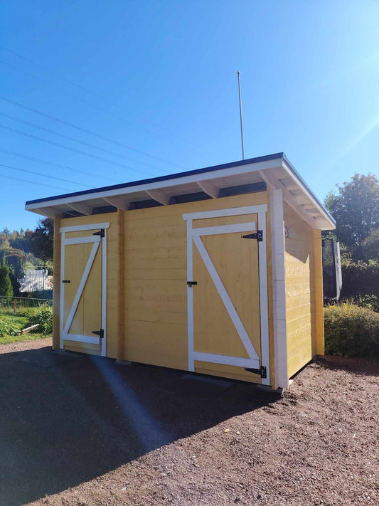 Pihavarasto väliseinällä 2,25m x 4,2m