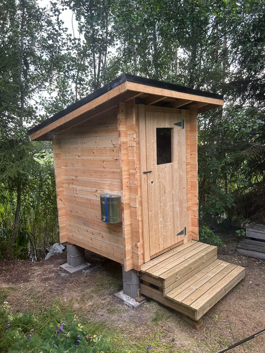 Huussi pulpettikatolla 1.6mx1.8m